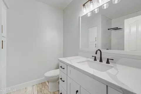 Bath - 4564 E Chisum Trl, Phoenix, AZ 85050 photo 1 of 4