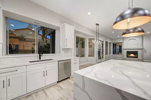 Kitchen - 4564 E Chisum Trl, Phoenix, AZ 85050 photo 3 of 4