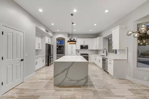 Kitchen - 4564 E Chisum Trl, Phoenix, AZ 85050 photo 4 of 4