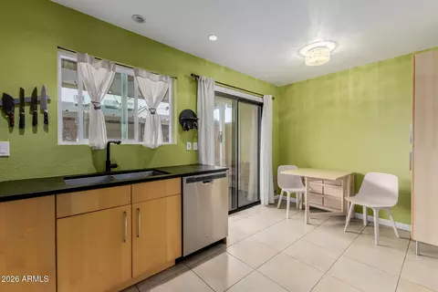 Kitchen - 4843 E Corral Rd #4, Phoenix, AZ 85044 photo 3 of 3