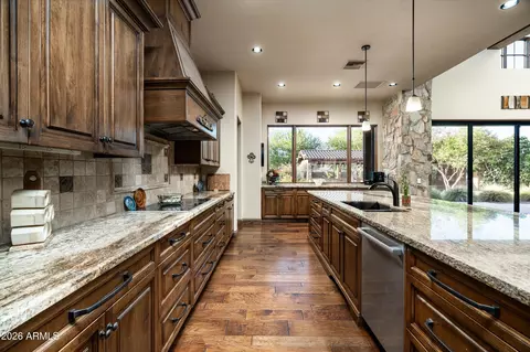 Kitchen - 4610 E Meadowview Dr, Gilbert, AZ 85298 photo 3 of 4