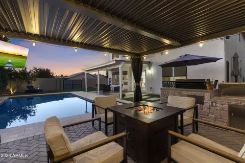 Exterior - 3401 E Oraibi Dr, Phoenix, AZ 85050 photo 3 of 10