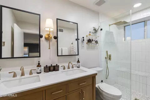 Bath - 3401 E Oraibi Dr, Phoenix, AZ 85050 photo 2 of 3