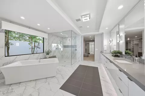 Bath - 5633 E Lafayette Blvd, Phoenix, AZ 85018 photo 3 of 6