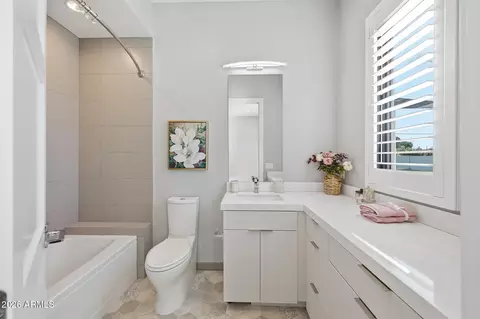 Bath - 5633 E Lafayette Blvd, Phoenix, AZ 85018 photo 5 of 6