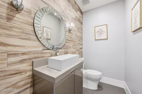 Bath - 5633 E Lafayette Blvd, Phoenix, AZ 85018 photo 4 of 6