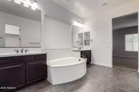 Bath - 2960 E Derringer Way, Gilbert, AZ 85297 photo 2 of 5
