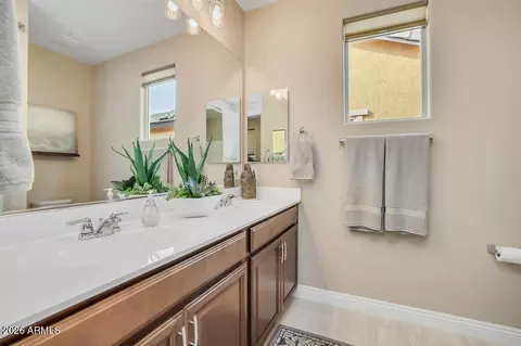 Bath - 2523 E Nancy Ln, Phoenix, AZ 85042 photo 3 of 5
