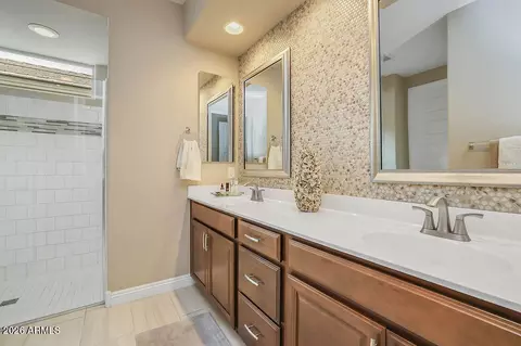 Bath - 2523 E Nancy Ln, Phoenix, AZ 85042 photo 1 of 5