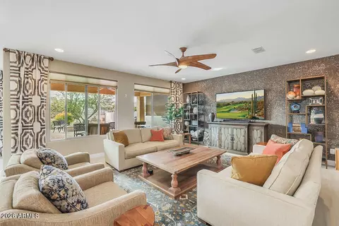 Living - 2523 E Nancy Ln, Phoenix, AZ 85042 photo 2 of 4