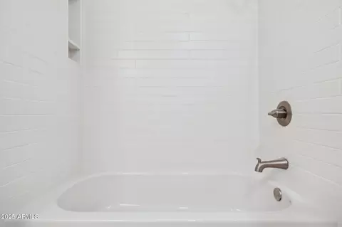 Bath - 342 E Orangewood Ave, Phoenix, AZ 85020 photo 4 of 5
