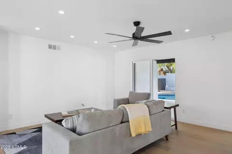Living - 342 E Orangewood Ave, Phoenix, AZ 85020 photo 1 of 6