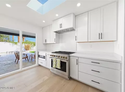 Kitchen - 342 E Orangewood Ave, Phoenix, AZ 85020 photo 3 of 4