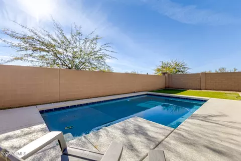 Exterior - 2929 W Laredo Ln, Phoenix, AZ 85085 photo 7 of 8