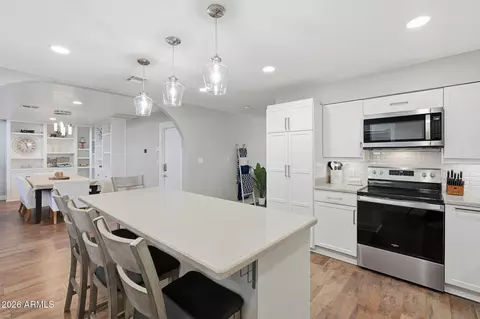 Kitchen - 5106 E Toniko Dr, Phoenix, AZ 85044 photo 2 of 4
