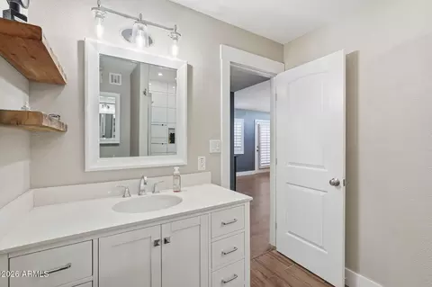 Bath - 5106 E Toniko Dr, Phoenix, AZ 85044 photo 2 of 3