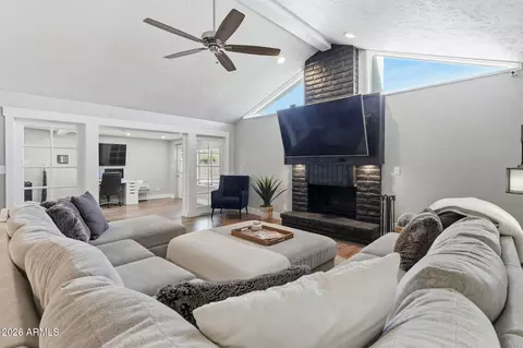Living - 5106 E Toniko Dr, Phoenix, AZ 85044 photo 2 of 2