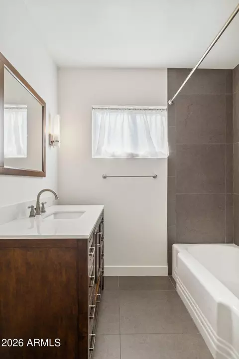 Bath - 5438 E Pinchot Ave, Phoenix, AZ 85018 photo 3 of 3