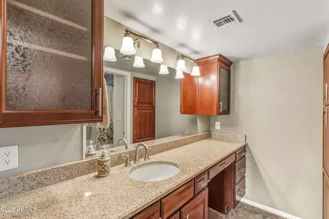 Bath - 1824 E Ronald Rd, Phoenix, AZ 85022 photo 1 of 4