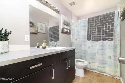Bath - 822 E Montecito Ave, Phoenix, AZ 85014 photo 4 of 4