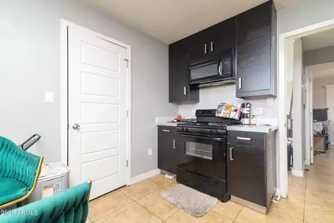 Entry Way - 822 E Montecito Ave, Phoenix, AZ 85014 photo 1 of 1