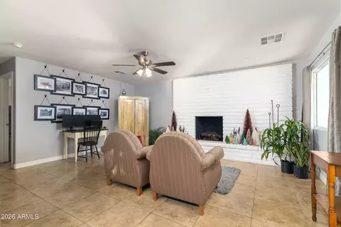 Living - 822 E Montecito Ave, Phoenix, AZ 85014 photo 1 of 3