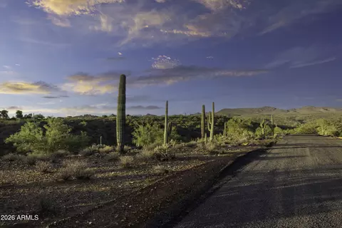 #1 N Quiet Hills Drive #1, Morristown, AZ 85342