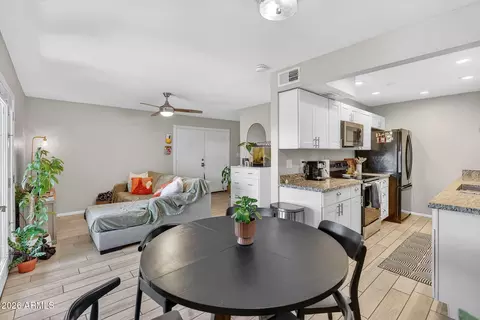 6017 W Golden Ln, Glendale, AZ 85302