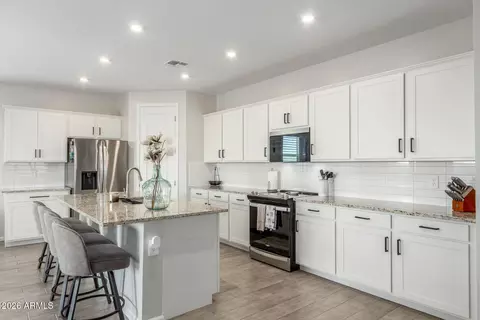 Kitchen - 2709 E Houston Ave, Apache Junction, AZ 85119 photo 2 of 4