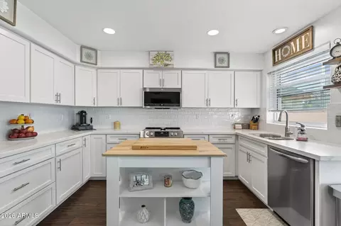 Kitchen - 3615 E Desert Willow Rd, Phoenix, AZ 85044 photo 1 of 7