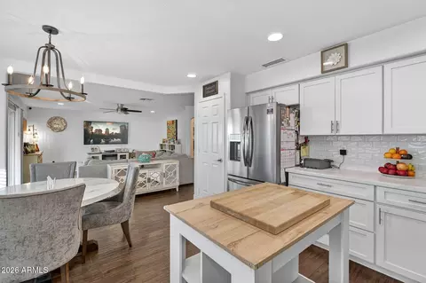 Kitchen - 3615 E Desert Willow Rd, Phoenix, AZ 85044 photo 5 of 7