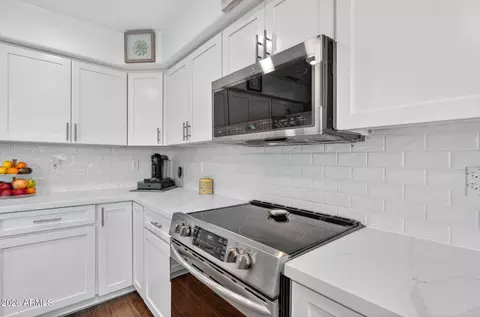 Kitchen - 3615 E Desert Willow Rd, Phoenix, AZ 85044 photo 3 of 7