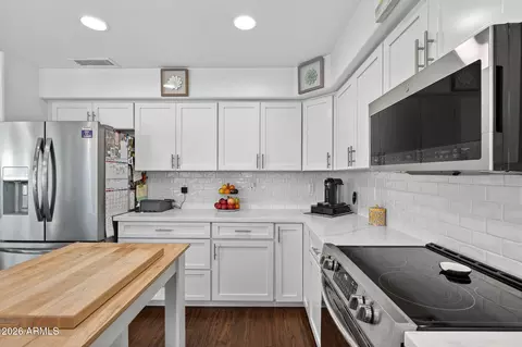 Kitchen - 3615 E Desert Willow Rd, Phoenix, AZ 85044 photo 2 of 7