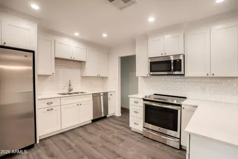 Kitchen - 2226 E Devonshire Ave, Phoenix, AZ 85016 photo 2 of 2