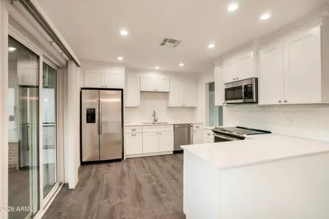 Kitchen - 2226 E Devonshire Ave, Phoenix, AZ 85016 photo 1 of 2