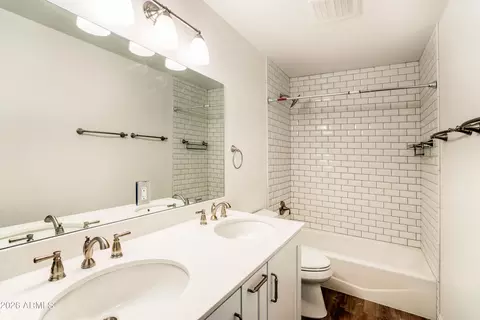Bath - 2226 E Devonshire Ave, Phoenix, AZ 85016 photo 1 of 2