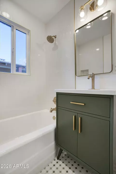 Bath - 1212 W Coolidge St, Phoenix, AZ 85013 photo 2 of 4