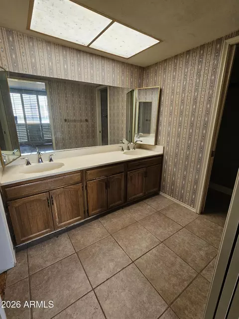 Bath - 7003 N Barbados Pl, Phoenix, AZ 85021 photo 1 of 1