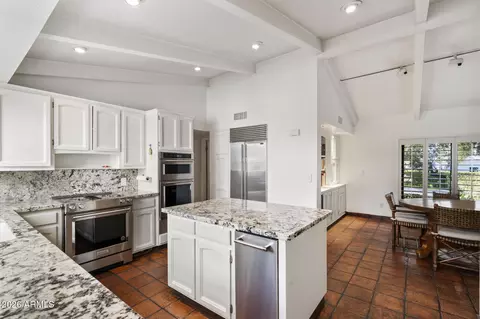 Kitchen - 84 Biltmore Ests, Phoenix, AZ 85016 photo 4 of 5