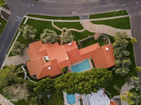 View/Area - 84 Biltmore Ests, Phoenix, AZ 85016 photo 5 of 5