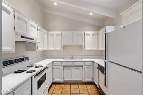 Kitchen - 84 Biltmore Ests, Phoenix, AZ 85016 photo 5 of 5
