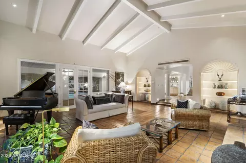 Living - 84 Biltmore Ests, Phoenix, AZ 85016 photo 6 of 7