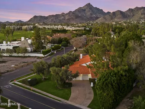 View/Area - 84 Biltmore Ests, Phoenix, AZ 85016 photo 4 of 5