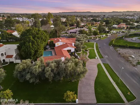 View/Area - 84 Biltmore Ests, Phoenix, AZ 85016 photo 3 of 5