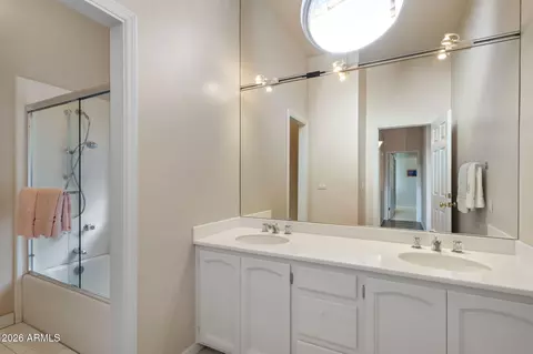 Bath - 84 Biltmore Ests, Phoenix, AZ 85016 photo 5 of 9