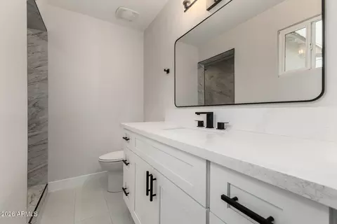 Bath - 3234 E Marilyn Rd, Phoenix, AZ 85032 photo 4 of 7