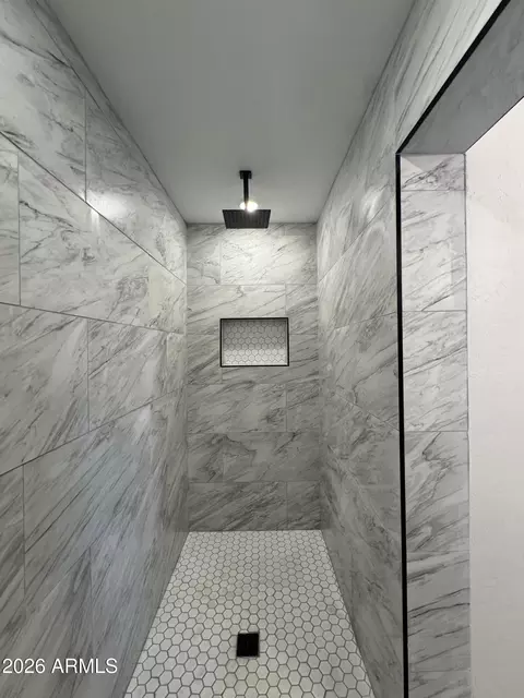 Bath - 3234 E Marilyn Rd, Phoenix, AZ 85032 photo 3 of 7