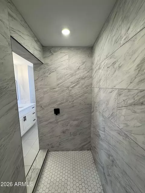 Bath - 3234 E Marilyn Rd, Phoenix, AZ 85032 photo 2 of 7