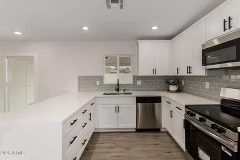 Kitchen - 3234 E Marilyn Rd, Phoenix, AZ 85032 photo 3 of 3