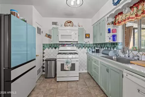 Kitchen - 113 Nighthawk Ave, Bisbee, AZ 85603 photo 1 of 3
